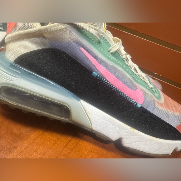 Nike Multicolor Sneakers with Pink and Green Accents - Picture 15 of 16